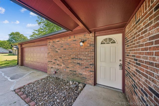 9272 E Misty Drive, Claremore, OK 74019
