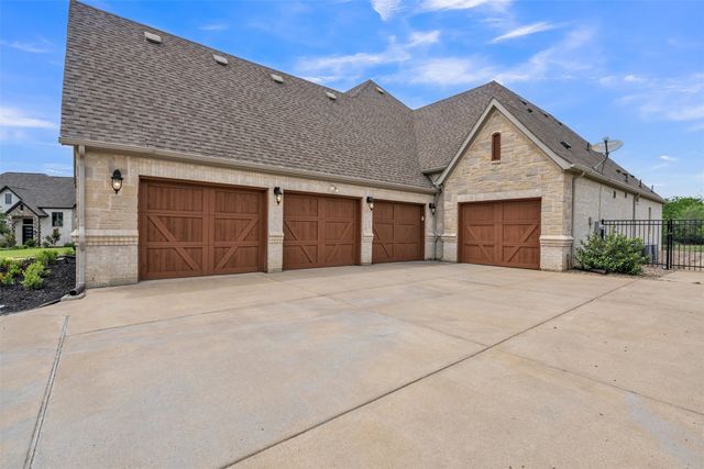 1060 Waters Edge Court, Oak Point, TX 75068