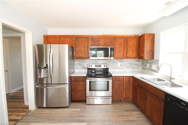 3803 Abbeywood Drive, Jamestown, NC 27282