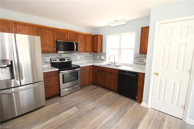 3803 Abbeywood Drive, Jamestown, NC 27282