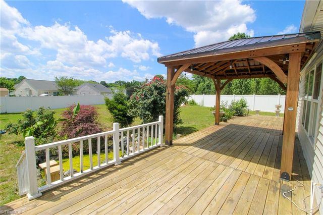 3803 Abbeywood Drive, Jamestown, NC 27282