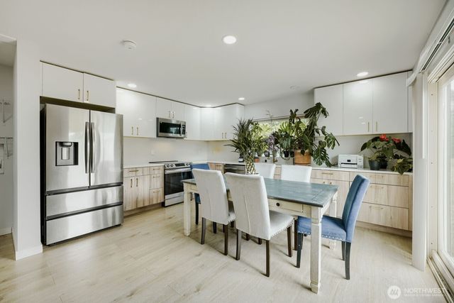 98178 5330 S Creston Street, Seattle, WA 98178