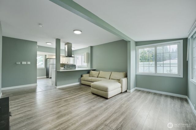 98178 5330 S Creston Street, Seattle, WA 98178