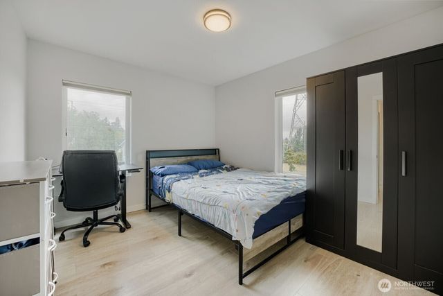 98178 5330 S Creston Street, Seattle, WA 98178