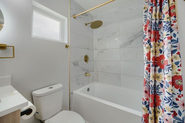 98178 5330 S Creston Street, Seattle, WA 98178