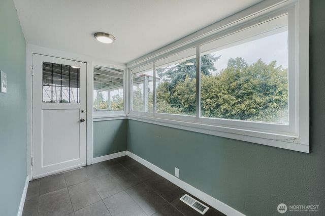98178 5330 S Creston Street, Seattle, WA 98178