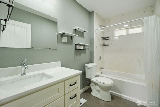 98178 5330 S Creston Street, Seattle, WA 98178
