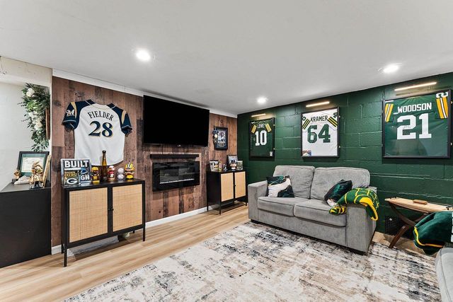 1391 9TH STREET, Green Bay, WI 54304