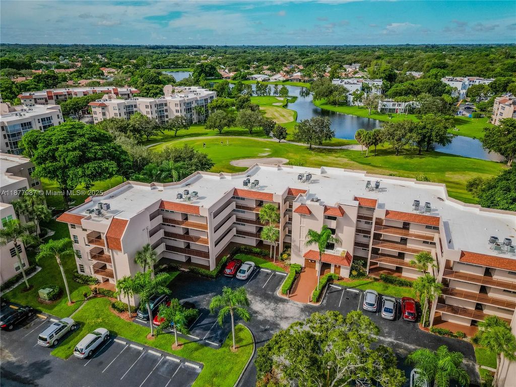 1911 Sabal Palm Dr 105, Davie, FL 33324