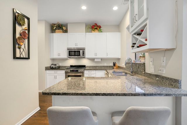 2501 N WAYNE Avenue 14, Chicago, IL 60614