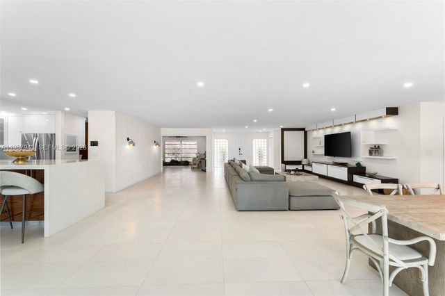 1525 Diplomat Pkwy, Hollywood, FL 33019