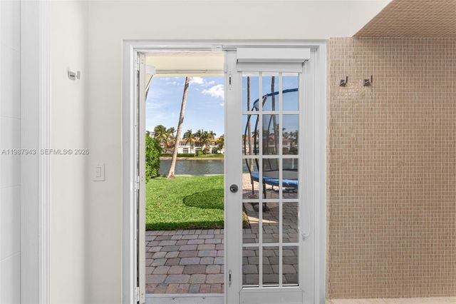 1525 Diplomat Pkwy, Hollywood, FL 33019