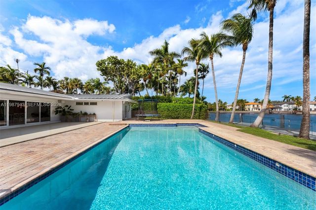 1525 Diplomat Pkwy, Hollywood, FL 33019