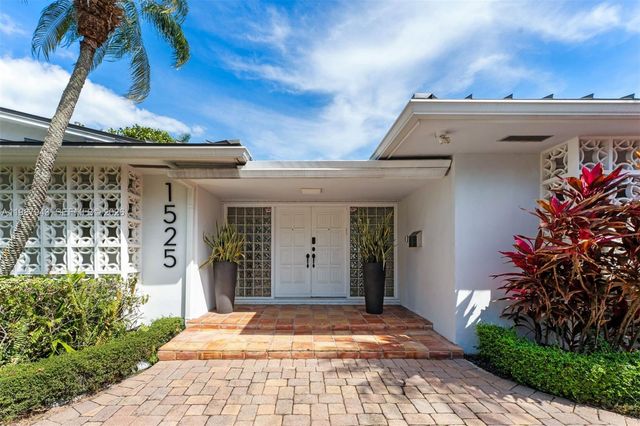 1525 Diplomat Pkwy, Hollywood, FL 33019