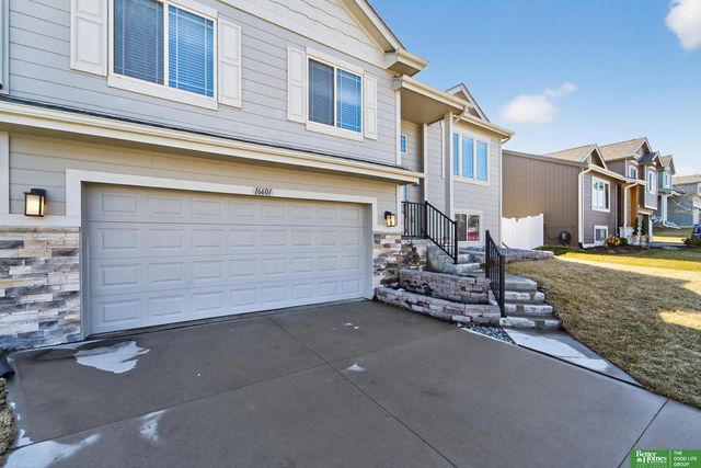 16601 Hanover Street, Bennington, NE 68007