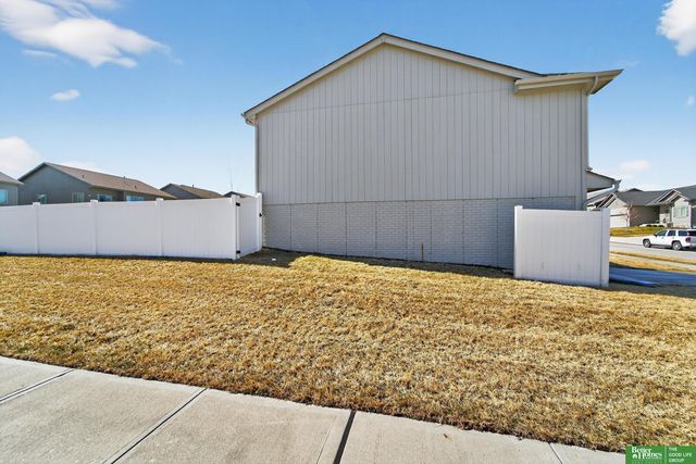 16601 Hanover Street, Bennington, NE 68007