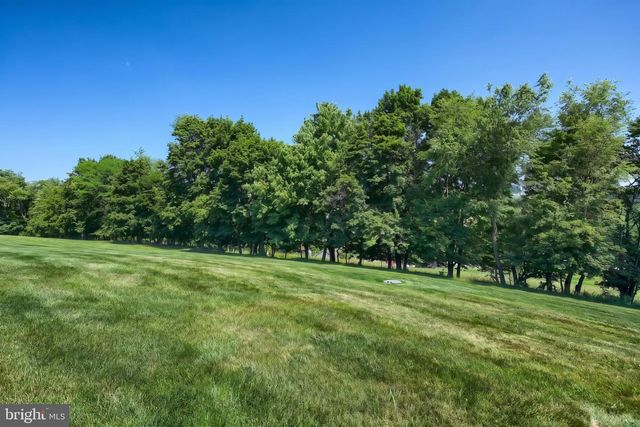 715 MEADOWVIEW DR, Red Lion, PA 17356