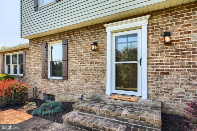 715 MEADOWVIEW DR, Red Lion, PA 17356