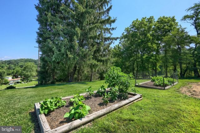 715 MEADOWVIEW DR, Red Lion, PA 17356