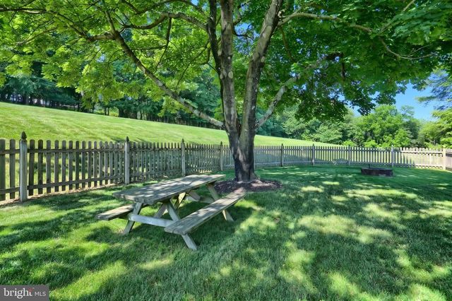 715 MEADOWVIEW DR, Red Lion, PA 17356