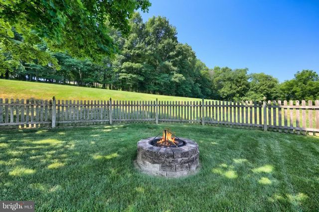 715 MEADOWVIEW DR, Red Lion, PA 17356