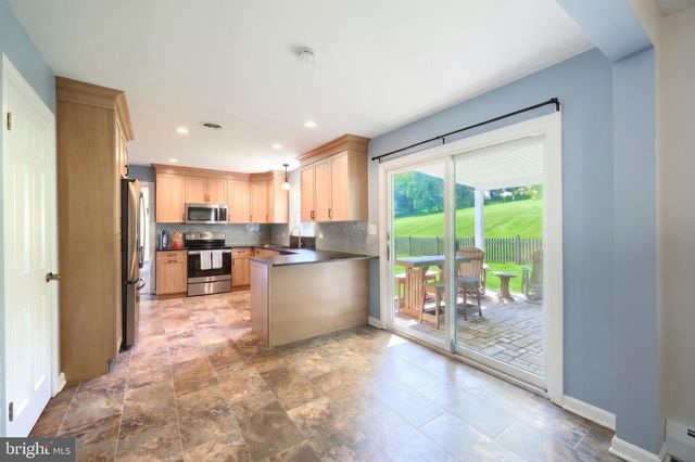 715 MEADOWVIEW DR, Red Lion, PA 17356