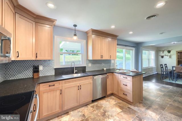 715 MEADOWVIEW DR, Red Lion, PA 17356