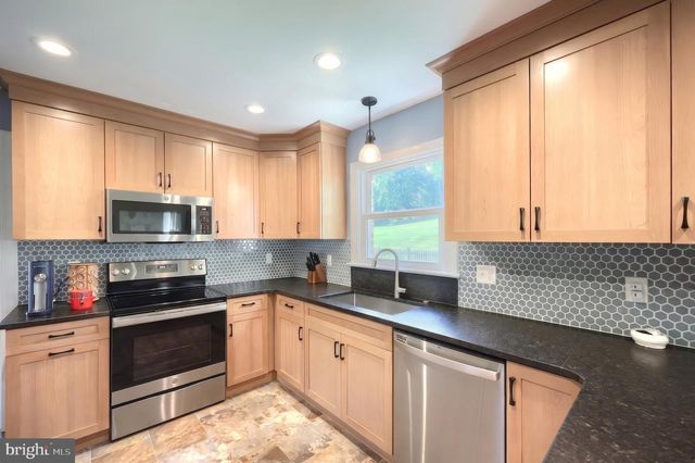 715 MEADOWVIEW DR, Red Lion, PA 17356