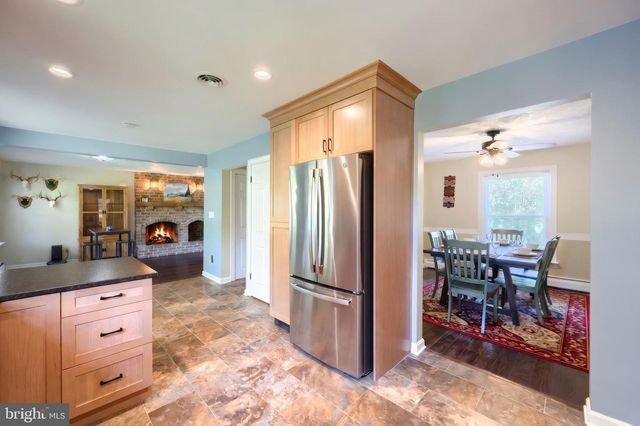 715 MEADOWVIEW DR, Red Lion, PA 17356