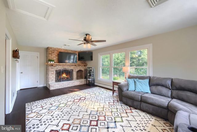 715 MEADOWVIEW DR, Red Lion, PA 17356