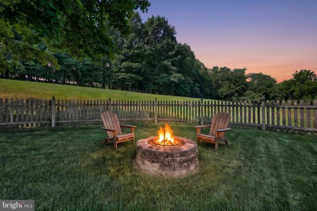 715 MEADOWVIEW DR, Red Lion, PA 17356