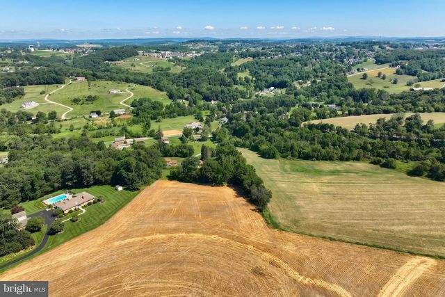 715 MEADOWVIEW DR, Red Lion, PA 17356