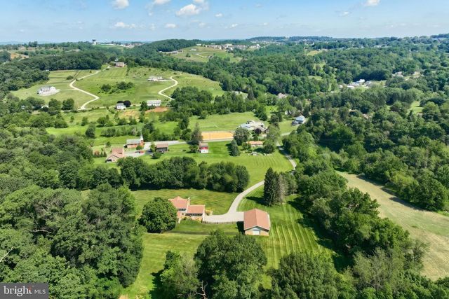 715 MEADOWVIEW DR, Red Lion, PA 17356