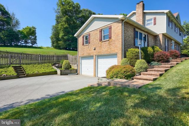 715 MEADOWVIEW DR, Red Lion, PA 17356