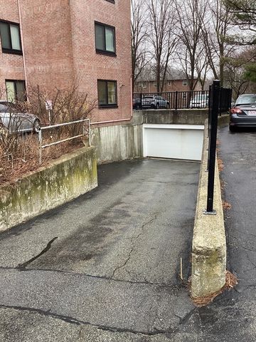 2130 Massachusetts Ave 2D, Cambridge, MA 02140