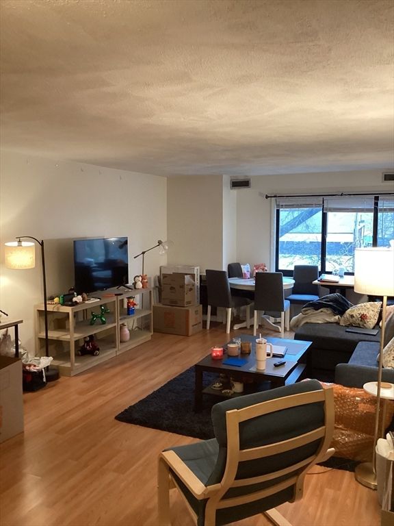 2130 Massachusetts Ave 2D, Cambridge, MA 02140