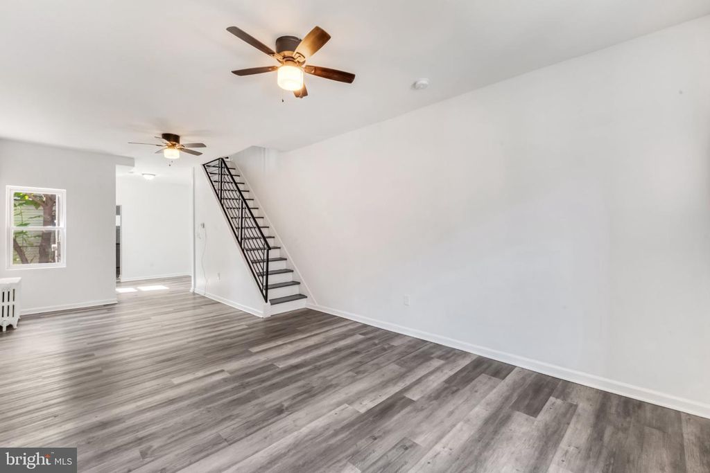 2066 E STELLA ST, Philadelphia, PA 19134 — photo 2
