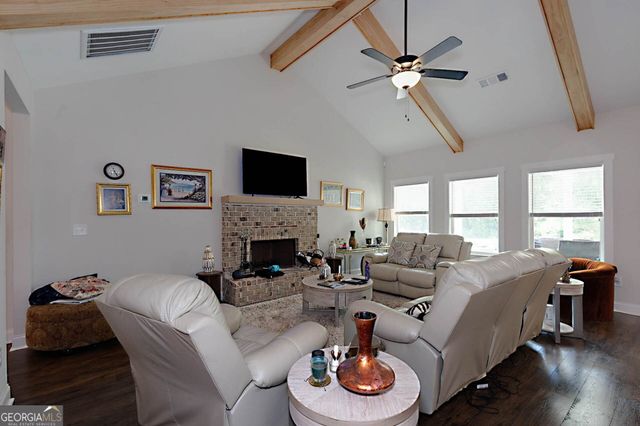 156 Lake Point Drive, Williamson, GA 30292