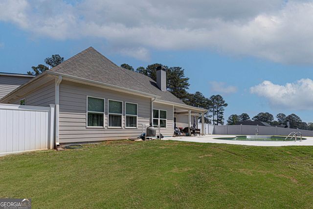 156 Lake Point Drive, Williamson, GA 30292