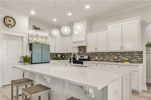 3553 North Country Drive, Bryan, TX 77808