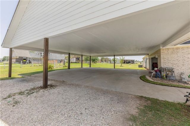 3553 North Country Drive, Bryan, TX 77808