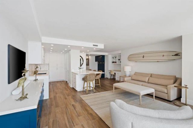1820 Avenida del Mundo 101, Coronado, CA 92118