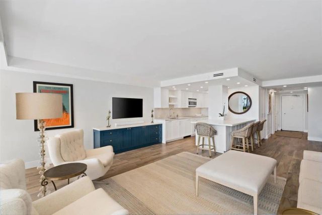 1820 Avenida del Mundo 101, Coronado, CA 92118