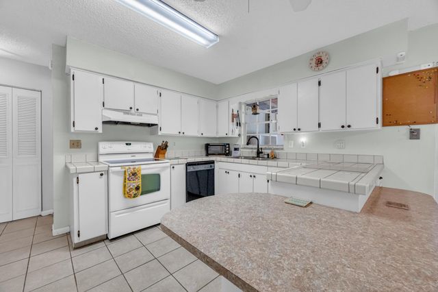 5406 Sunset Boulevard, Fort Pierce, FL 34982
