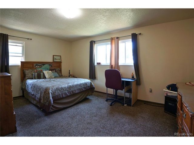 2 Verdosa Dr, Pueblo, CO 81005