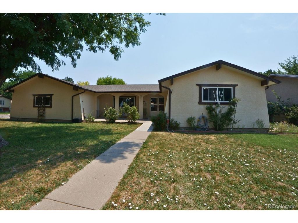 2 Verdosa Dr, Pueblo, CO 81005
