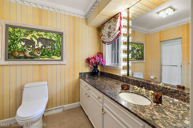 3945 Kirkland Court, Bloomfield Charter Township, MI 48302