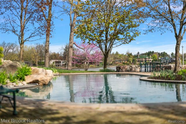 3945 Kirkland Court, Bloomfield Charter Township, MI 48302