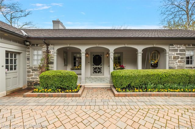 3945 Kirkland Court, Bloomfield Charter Township, MI 48302