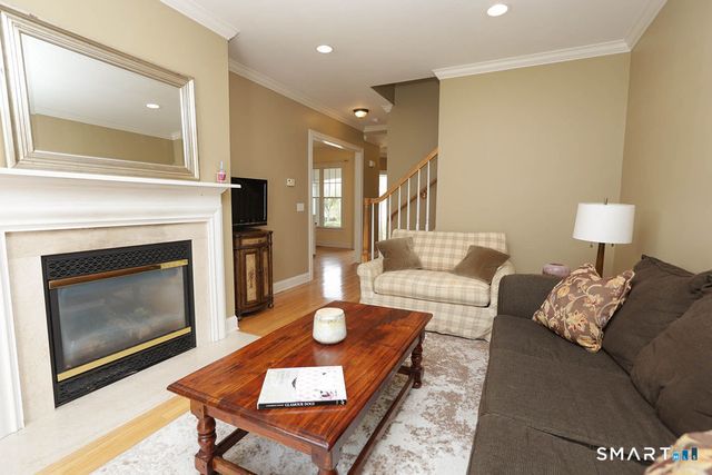 38 Bradford Walk 38, Farmington, CT 06032